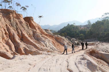 九游j9（中国）选矿工程师团队前往矿山实地考察